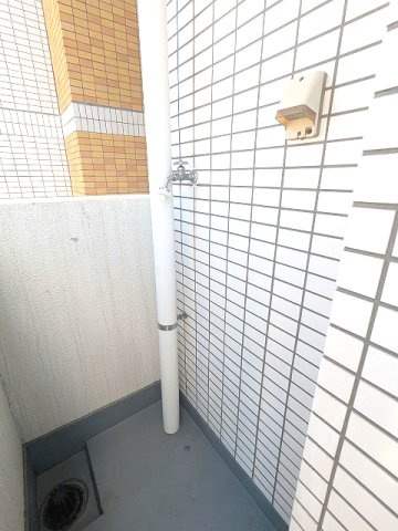 アズール上野のバルコニー|洗濯機置場あります
