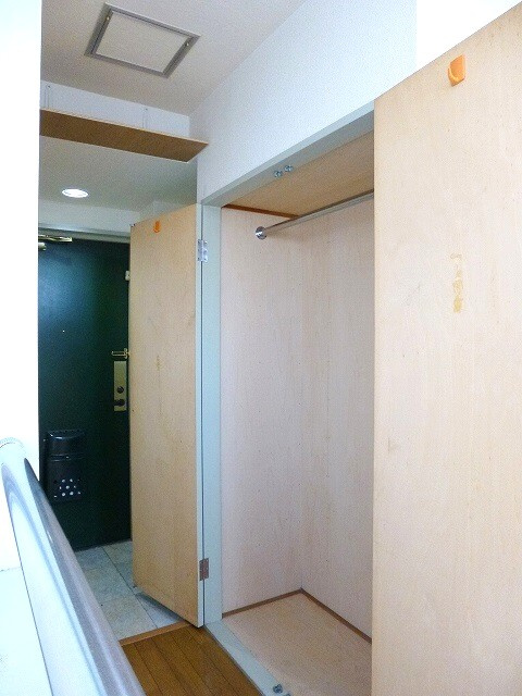 アズール上野の収納|クローゼットを廊下に配置して室内を広々有効に生活できます