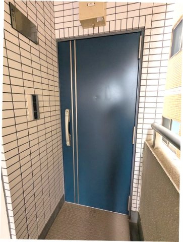 アズール上野の設備|玄関にもモニター付インターホンセキュリティ、ディンプルキーのダブルロックセキュリティ