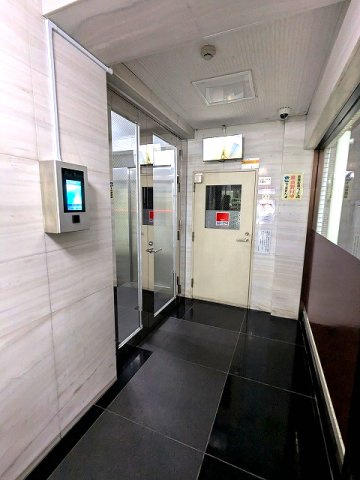 アズール上野の設備|タッチキーのモニター付オートロックセキュリティ、管理人室、防犯モニター付き