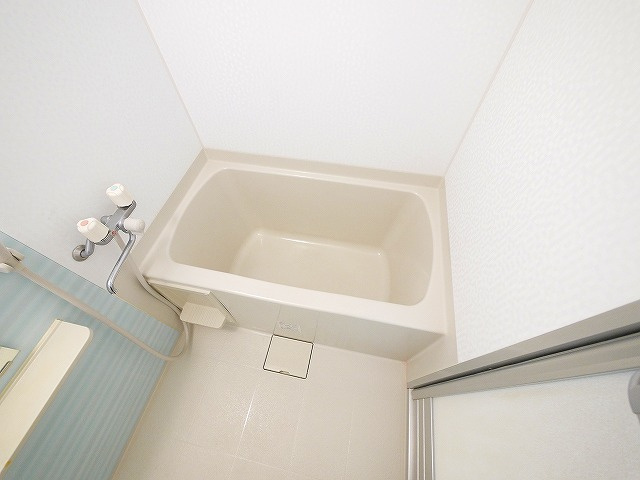 アイリスハイツ8号館の浴室|日々の暮らしに欠かせないお風呂です
