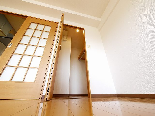 アイリスハイツ8号館の収納|便利な収納スペースです