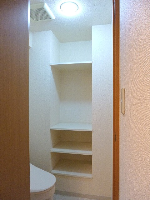 プリヴェ根岸の設備|プリヴェ根岸のトイレの収納です