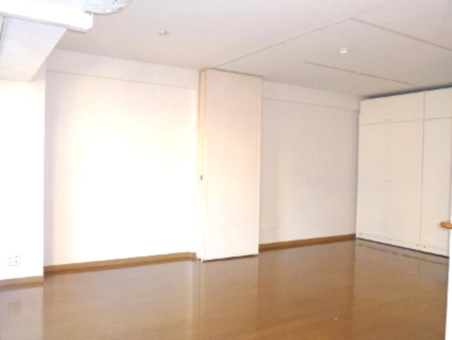 プリヴェ根岸の設備|プリヴェ根岸の洋室です、可動式ドアオープンの状態です