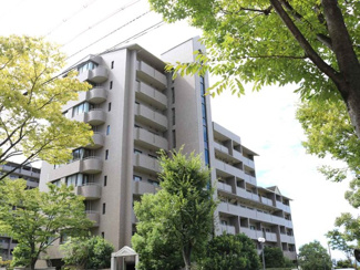 【外観】 | 忙しく過ぎゆく日常を置き去るほど、ゆったりした時間が流れる住環境。
『快適』は「家」と「街」と「環境」が調和した時に訪れるだと改めて感じさせてくれます