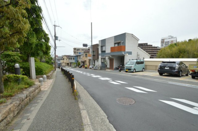 【周辺】 | 27 | 整備された歩道があります。