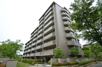 【外観】 | 物件資料を、メールやご郵送にてお届けすることが可能です。また、お客さまのご不明な点がありましたら、お気軽に弊社スタッフまでお聞きくださいませ。