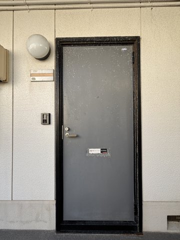 フリーダムメゾンの玄関