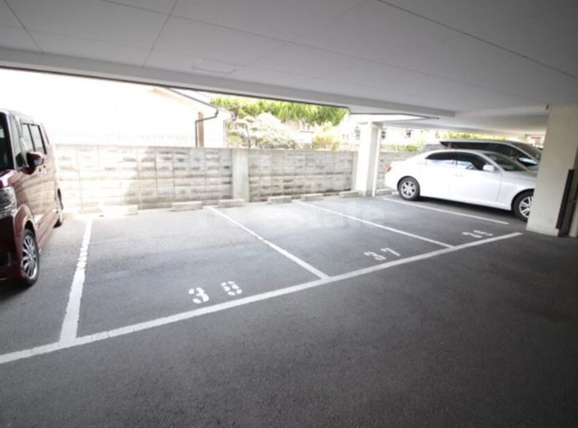 【駐車場】