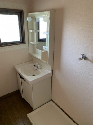 【独立洗面台】 | マンション・メルローズ | 独立洗面台で身支度をすべて済ませてしまいましょう