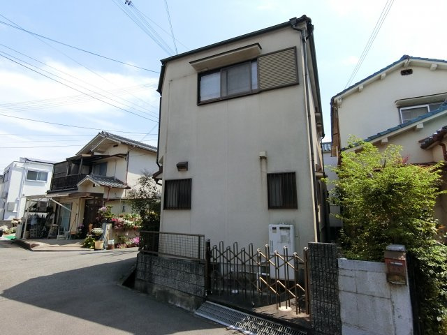 明石市魚住町西岡　中古戸建の前面道路含む現地写真|外観も綺麗です