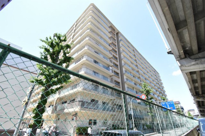 【外観】 | 【単身にもファミリーにも暮らしやすい住環境♪】江坂ハイデンス | こちらの物件は、いつでも内覧が可能です。お客さまのご都合良い日程を、お気軽にお問合せくださいませ。