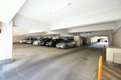 【駐車場】 | 【単身にもファミリーにも暮らしやすい住環境♪】江坂ハイデンス