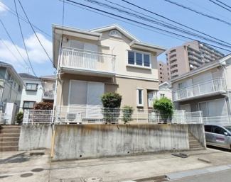 【外観】 | 積水ハウス施工の賃貸住宅シャーメゾン♪ペット＆楽器OKの戸建☆グリーンライン「北山田」駅より徒歩8分！スーパーが近くて便利な住環境です☆