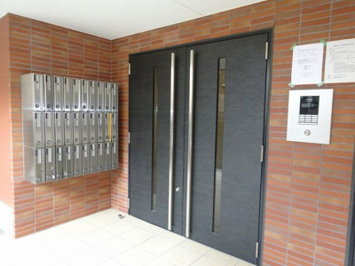 【ロビー】 | ラ・ヴィ江坂イースト | 落ち着いたロビーです