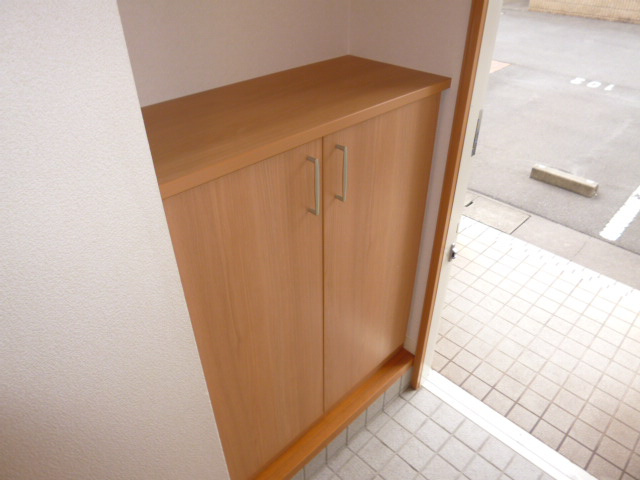 ウィンズAの玄関