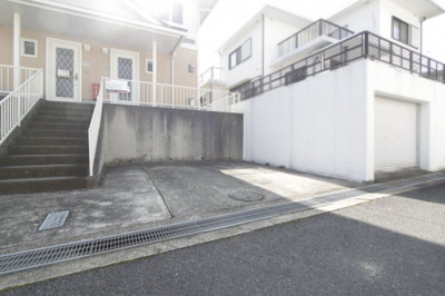 【駐車場】 | 美吉野ハイツ | 駐車場があるので、車を買う予定の方も安心です