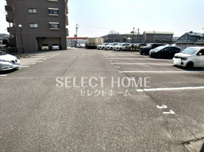 【駐車場】 | グランデュール | 駐車場完備です