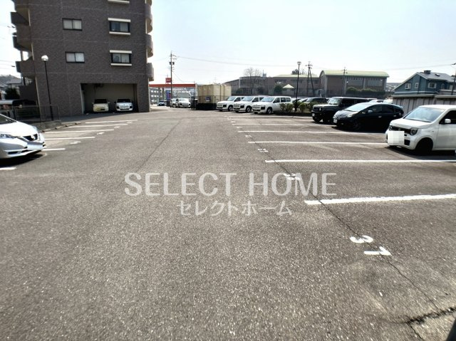 【駐車場】 | グランデュール | 駐車スペースもあります