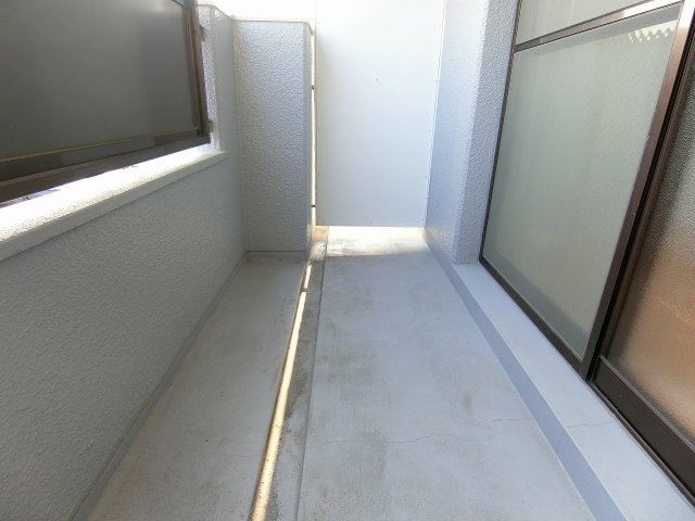 メゾンド梨花のバルコニー|外からの目が気にならないバルコニーで洗濯物が干せます