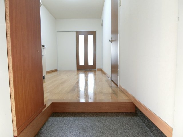 メゾンド梨花の玄関|ゆったりとした玄関です