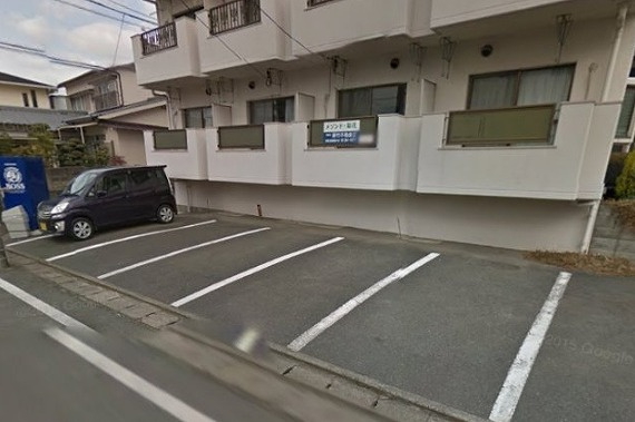 メゾンド梨花の駐車場|駐車場があるので、車を買う予定の方も安心です