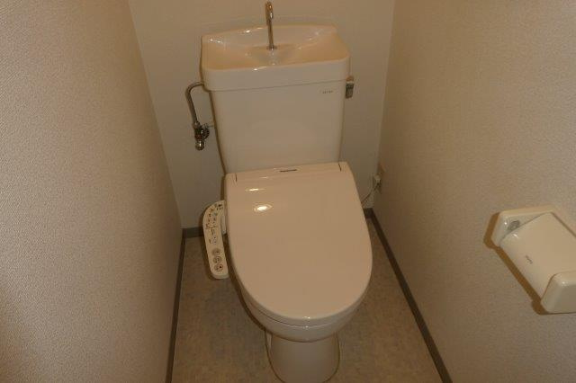 アーバンシャトルＢのトイレ|シャワー付きトイレ