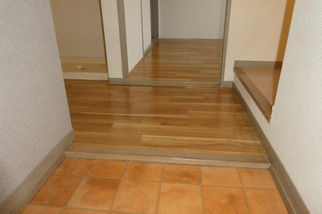 アーバンシャトルＢの玄関