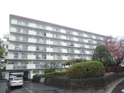 【外観】 | 保土ヶ谷ファミールハイツ3号棟 | 5階部分・南向きバルコニーのため陽当たり良好です。
瀬戸ヶ谷公園至近、緑の多い住環境良好です♪