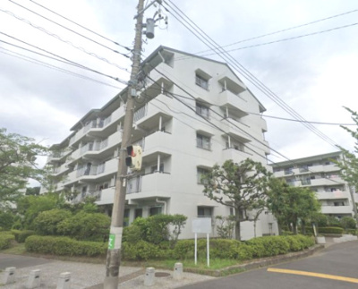 【外観】 | 金沢シーサイドタウン並木3丁目第2住宅11-9号棟 | 階下の心配のない1階角部屋住居につき子育て世代におすすめです。
開放感ある24帖の専用庭◎目の前が桜並木のためお庭でお花見が出来ます♪