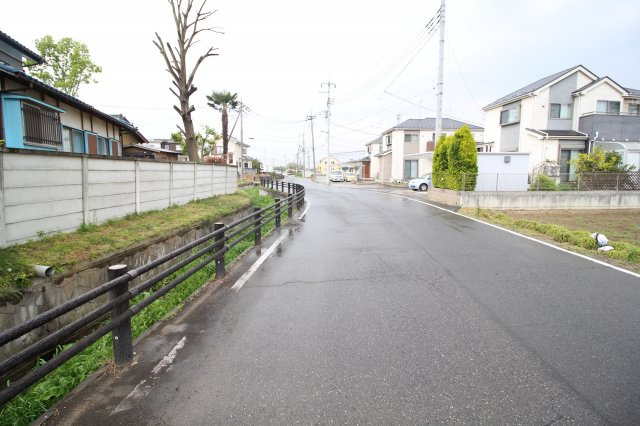 川越市池辺　建築条件なし売地　西武新宿線『南大塚駅』徒歩18分　【大東東小学区】の前面道路含む現地写真