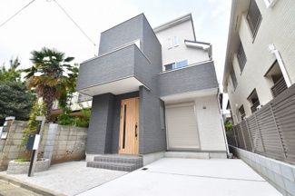 【外観】 | 閑静な住宅街に南道路の陽当たりの良い新邸。