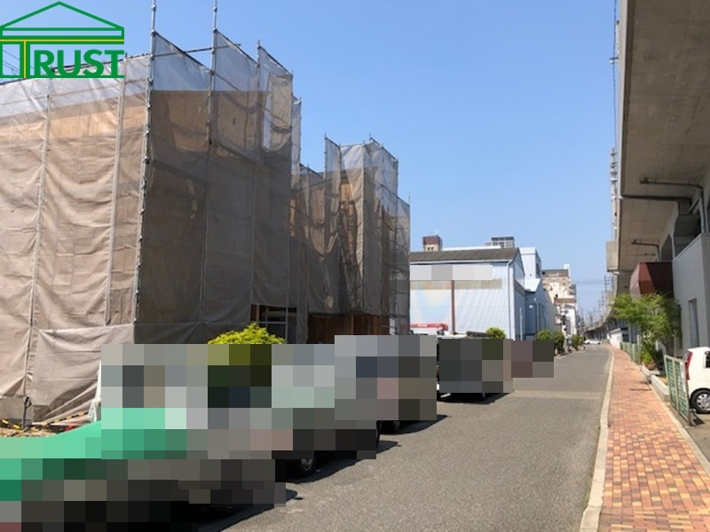 明石市天文町新築戸建てA棟の外観|北側道路東側からの写真です、奥にプラウドタワーが見えてます、完成が楽しみです、詳細はキダ迄090-9277-1762お気軽にどうぞ。