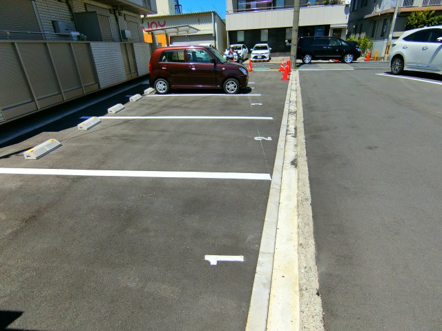 マノワールの駐車場