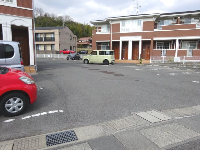 フォルシュＢ棟の駐車場