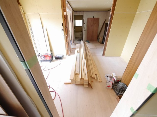 魚住町清水戸建の洋室
