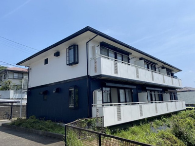 【外観】 | アベニュー白鳥B | 小田急線「栗平」駅、「五月台」駅より徒歩10分！コンビニが近くて便利な立地の2階建てアパートです♪