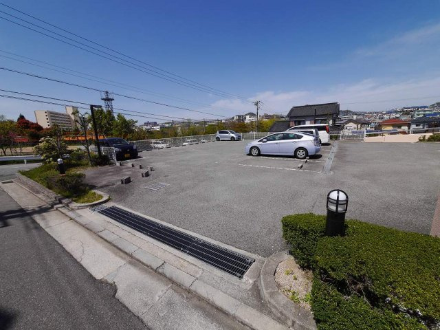 パークアベニュー南五葉の駐車場