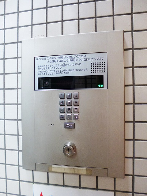 COMFORIA上野広小路のエントランス|モニター付オートロックセキュリティです
