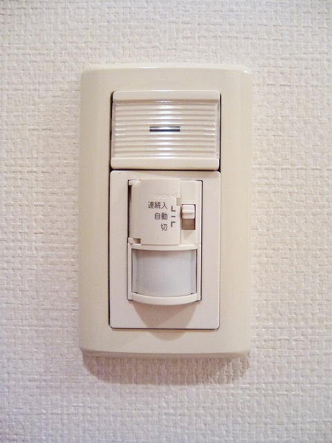 COMFORIA上野広小路の設備|人感センサー付玄関ライトです