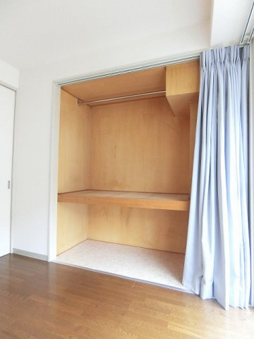 【収納】 | アネックス小嶋 | 洋室4.4帖のお部屋にあるオープンクローゼットです！お洋服もしわにならず、キレイに収納できます☆