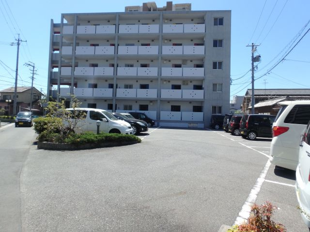 メモアールジャルダンの駐車場