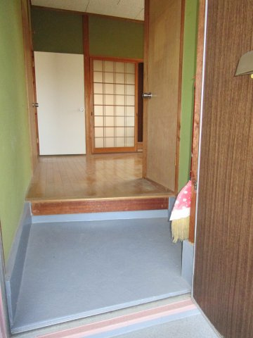 小杉アパートの玄関