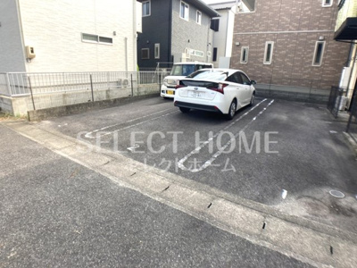 【駐車場】 | エイムワン | 車をお持ちの方に嬉しい駐車場付きの物件です