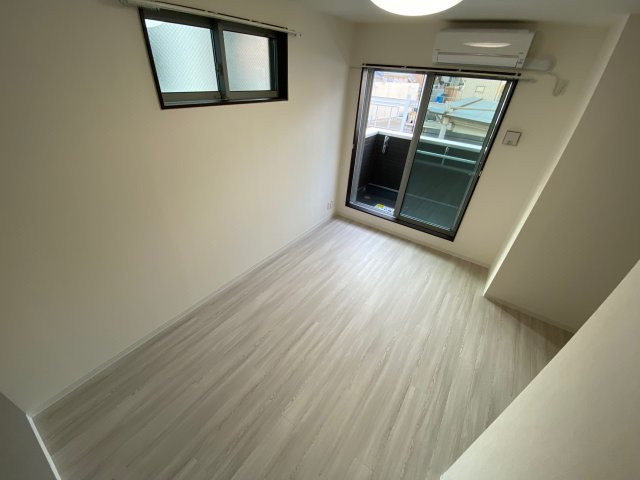 ワコーレヴィータ六甲道　NORTHの居間・リビング