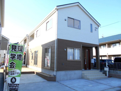 【外観】 | 新築　加須市　花崎2丁目　全4棟　2号棟　 | 建物外観を気になさる方へ、見た目の良い物件です。・花崎駅徒歩10分・駐車場2台・南向き庭付き・4ＳLDKとｲﾝﾅｰバルコニー・花崎北小・加須東中・新型コロナの影響につき、お電話下さい。