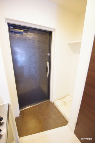 レジディア新大阪　仲介手数料無料の玄関