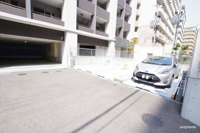 プラウドフラット新大阪　仲介手数料無料の駐車場