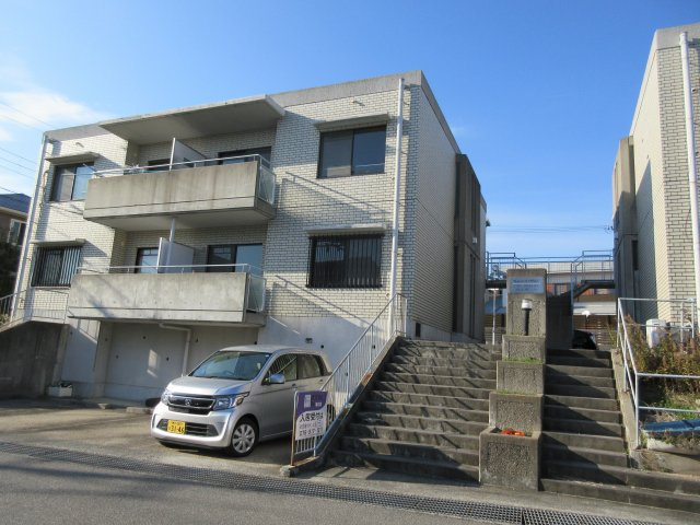 ユニハイツ明石の駐車場
