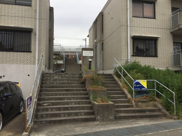 ユニハイツ明石のエントランス